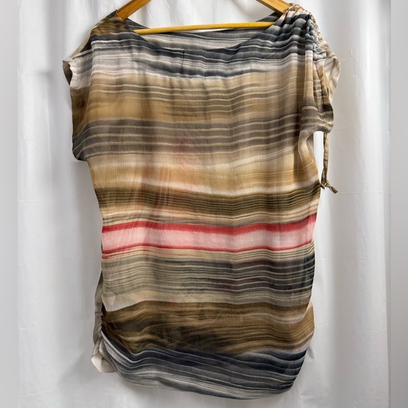 Stylish Women's Graphic Top - Picture 6 of 10